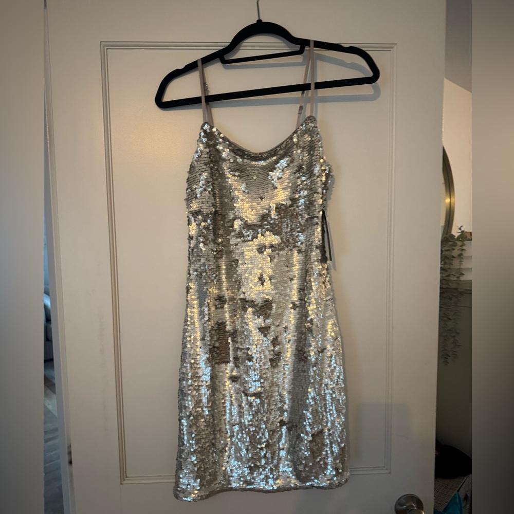Perfect New Year’s Eve dress! Lulu's NWT sz medium Silver Sequin Mini Dress